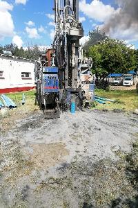 Borehole drilling rig in operation